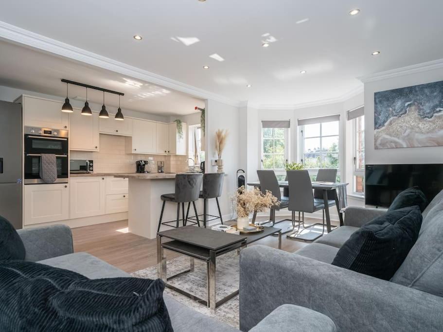 Luxury 2Bed 2Bath Flat In City Centre- Free Parking! Apartment Edinburgh Exterior photo
